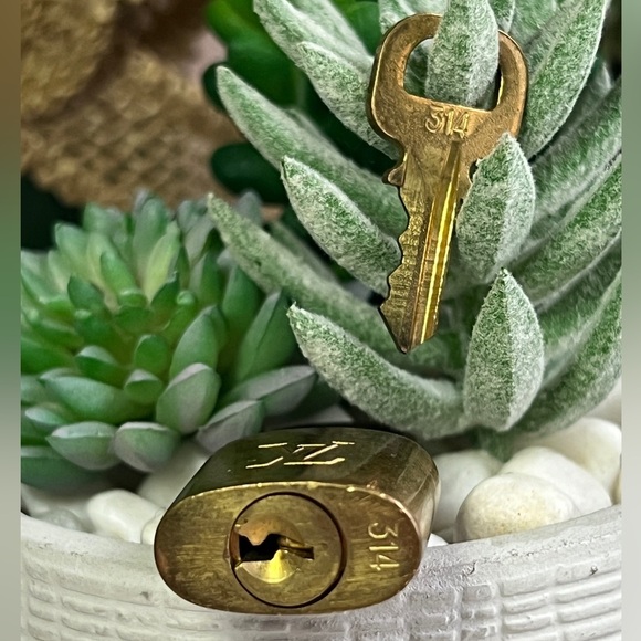 Louis Vuitton Lock and Key #314 - Picture 7 of 7